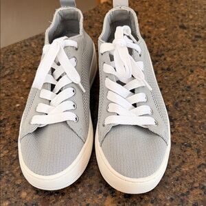 Steve Madden Bardo Gray and White Knit Sneakers - Sz 6.5